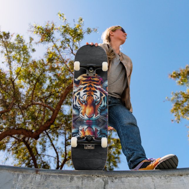 Skateboard Réflexion du tigre buvant de l'eau  (Extérieur 1)