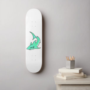 Skateboard requin souriant de dessin animé bleu vert océan an