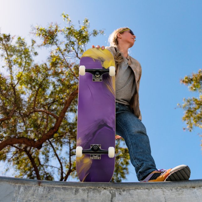 Skateboard Résumé abstrait violet et or (Extérieur 1)