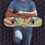Skateboard Retro Colorful Burst Star Nom personnalisé Personn<br><div class="desc">Retro Colorful Burst Star Personnalisé Nom Custom Skateboard présente un éclat rétro coloré en vert, marron, bleu, orange et rouge accentué d'étoiles. Ajoutez votre nom personnalisé en modifiant le texte dans la zone de texte fournie. Offrez un cadeau sur mesure, un skateboard personnalisé à votre skateboarder préféré pour Noël, anniversaire...</div>
