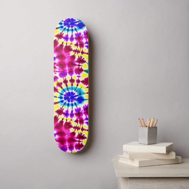 Skateboard Retro Cravate teint Look en rose, blues, Jaune (Art mural)