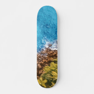 Skateboard Rochers dans la mer, vue au-dessus 1