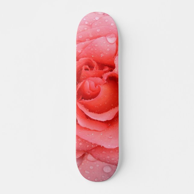 Skateboard Romantique Rose rose rouge gouttes d'eau (Devant)
