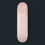 Skateboard Rose de luxe Gold Sparkly Glitter Fringe<br><div class="desc">Cette impression glamour et de luxe est le design parfait pour la femme élégante et branchée. Il est doté d'un rideau de parties scintillant en or brillant rose avec une typographie de parties scintillant sur un arrière - plan rose vif. C'est un design élégant, chic, branché et moderne avec une...</div>