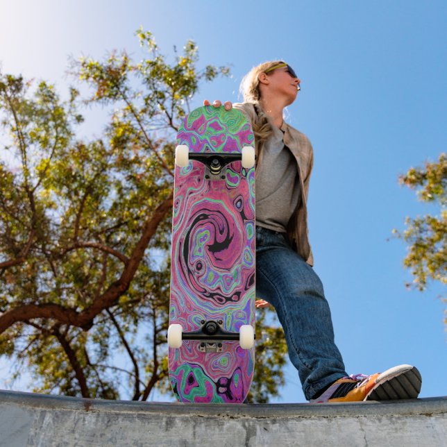 Skateboard Rose et vert citron tourbillonnant abstrait rétro  (Extérieur 1)