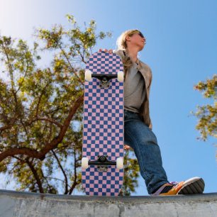 Skateboard Rose Rétro Bleu Marine à Damier Couleurs Vives