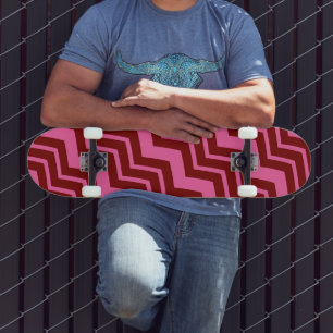 Skateboard Rouge bordeaux rose chevron design en zigzag