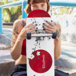 Skateboard Rouge Noir Et Blanc Fleur De Cerisier Rising Nom D<br><div class="desc">Branche de fleurs de cerisier blanc et noir devant un soleil levant rouge. Customisez ce design japonais classique avec votre nom ou votre texte.</div>