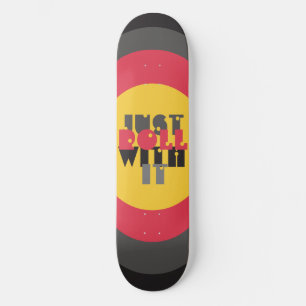Skateboard Rouler avec elle citation rouge noir jaune