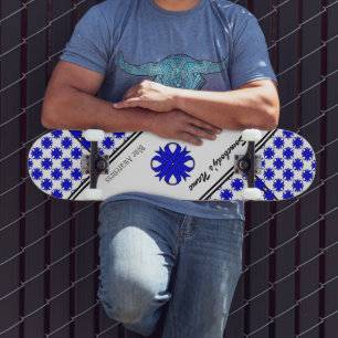 Skateboard Ruban de trèfle bleu par Kenneth Yoncich