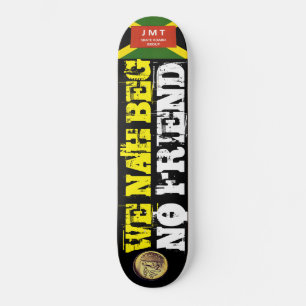 Skateboard se traduit par "planche à roulettes" ma