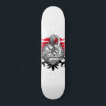 Skateboard Serpent rouge noir<br><div class="desc">Un hardi dans votre serpent de visage et griffin en rouge et noir. Couleurs riches sur un arrière - plan blanc. Le serpent encercle un coeur de pierre et le griffon est l'arrière - plan.</div>