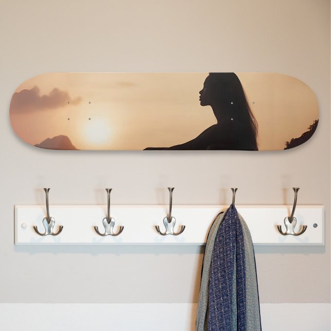 Skateboard Silhouette féminine au coucher du soleil (Créateur téléchargé)