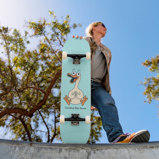 Skateboard Silly Goose, Quirky, Funny Cartoon Goose (Extérieur 1)