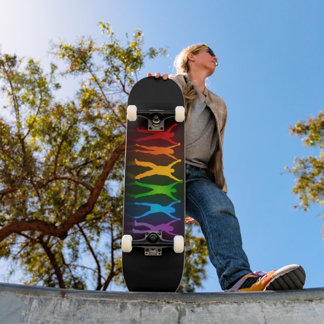Skateboard Six silhouettes debout de Slipperyjoe, bras levés (Extérieur 1)