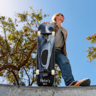 Skateboard Sorcière fantôme aux yeux creux gravée sur fond bl