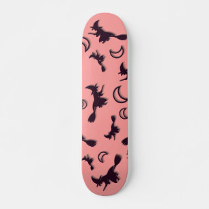 Skateboard Sorcière volante entre la moitié de la lune à Hall