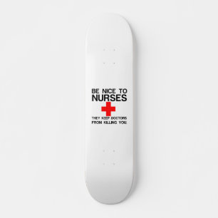 SKATEBOARD SOYEZ BON POUR LES INFIRMIÈRES QU'ILS GARDENT DES