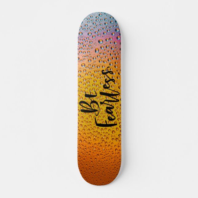 Skateboard Soyez intrépide | arrière - plan de gouttes d'eau (Devant)