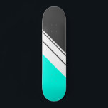 Skateboard Sporty Black Aqua Diagonal White Racing Stripes<br><div class="desc">Cette conception moderne et élégante dispose de trois largeur blanche différente,  bandes parallèles diagonales contre aqua lumineux et arrière - plans noirs.</div>