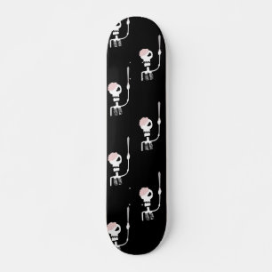 Skateboard squelette d'Halloween avec une épée