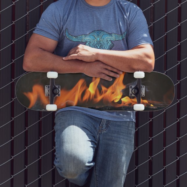 Skateboard Sur le pont de planche à roulettes Flammes chaudes (Extérieur 3)