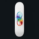 Skateboard Symbole d'infini avec plume arc-en-ciel<br><div class="desc">Symbole artistique à l'infini avec belle plume arc-en-ciel sur arrière - plan blanc. Style tatouage.</div>