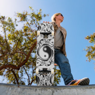 Skateboard Symbole Yin & Yang noir et blanc de style tatouage