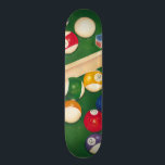 Skateboard Table de billard Lifelike avec boules et craie<br><div class="desc">Faites-les monter avec ce tableau spectaculaire d'une table de billard de Jennifer Goldberger. Les boules ont l'air neuves, le feutre a l'air immaculé, et la craie a déjà été appliquée aux bâtons de repère. Accrochez-le à la maison ou offrez-le à un ami ou à un proche qui aime jouer au...</div>