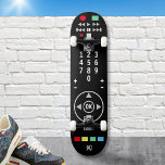 Skateboard Télécommande TV Black Modern Cool<br><div class="desc">Aménagez le monde du divertissement à l'extérieur avec ce skateboard à thème cool de télécommande. Conçu pour ressembler à une télécommande TV typique,  le design comprend des boutons,  des flèches,  des chiffres et des symboles.</div>