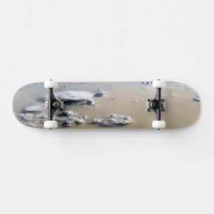 Skateboard Tempête De Poussière À Travers Les Mers De Sable D