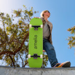 Skateboard Tendance Monogram Lime Green Brat<br><div class="desc">Patinage tendance vert citron dans le style brat avec votre nom monogramme ou initiales ou autre texte dans une police simple.</div>