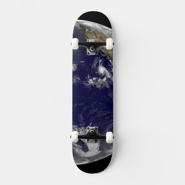 Skateboard Terre Avec Trois Cyclones Tropicaux Dans Le Pacifi (Recto)