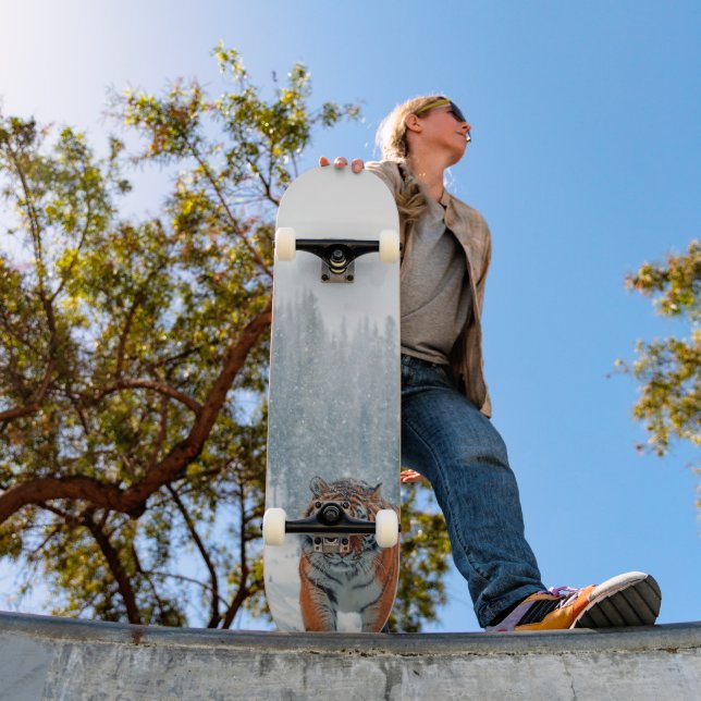 Skateboard tigre dans la neige (Extérieur 1)