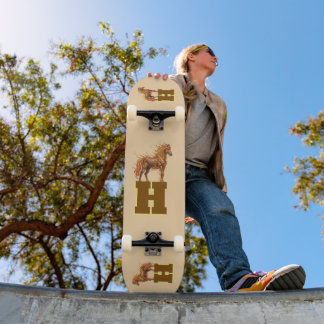 Skateboard Timbre Sauvage – Art de Chevaux Majestueux en Cour