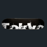 Skateboard Tokyo - style urbain frais en noir et blanc usé<br><div class="desc">Tokyo</div>