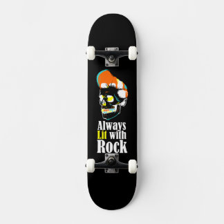 Skateboard Toujours éclairée par la roche