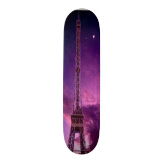 Skateboard Tour Eiffel sous le soleil