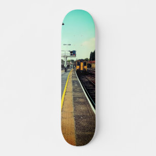 Skateboard Train à la gare