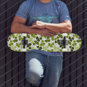 Skateboard Trèfle vert dans une variété de nuances