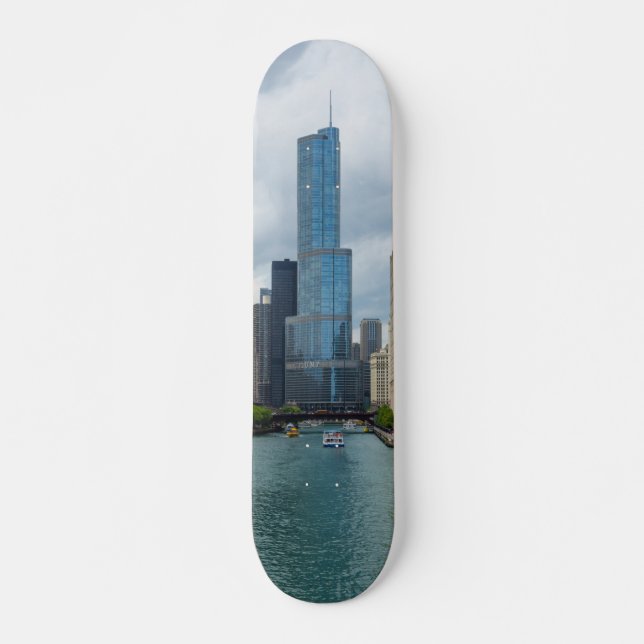 Skateboard Trump Tower Chicago River (Devant)