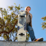 Skateboard Un chemin et des arbres sur la plage style japonai<br><div class="desc">A Path and Trees on the Beach skateboard de style japonais. Un chemin bleu et blanc sur la plage dans le style japonais. Un sentier à travers la forêt sur la côte méditerranéenne.</div>