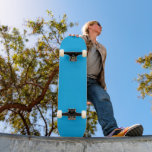 Skateboard un ciel bleu avec un avion volant dans le ciel<br><div class="desc">Découvrez la beauté d'un ciel bleu avec un avion volant à l'Horizon Meta Description : Immergez-vous dans la vue époustouflante d'un ciel bleu alors qu'un avion s'envole gracieusement à travers les nuages par une journée ensoleillée. Explorez les merveilles de l'aviation et des voyages dans l'atmosphère vaste ci-dessus.</div>