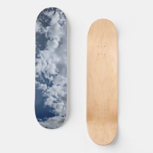 Skateboard Un côté de nuages