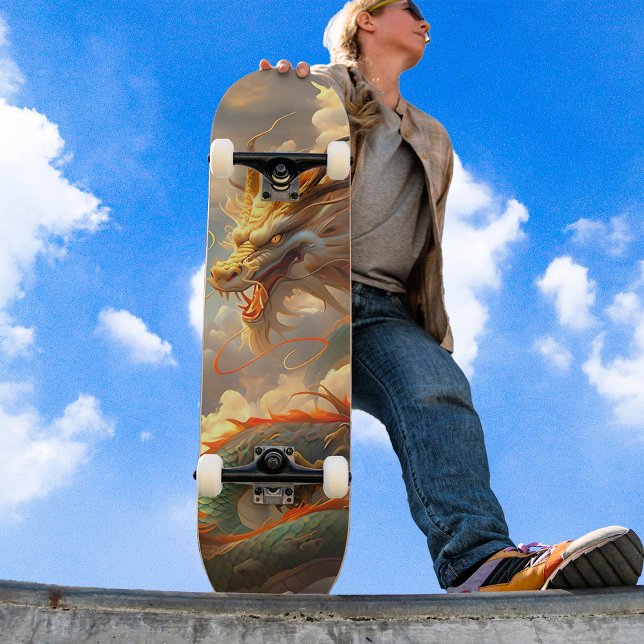 Skateboard Un dragon stupéfiant qui s'envole dans les nuages  (Créateur téléchargé)