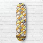 Skateboard Un Motif de chats personnalisé<br><div class="desc">Le design amusant et mignon skateboard dispose d'un motif sans soudure de têtes de chat colorées. Il est facile de personnaliser avec le nom de vos enfants,  et parfait pour les garçons ou les filles.</div>