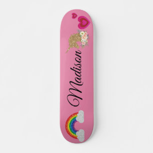 Skateboard Unicorne arc-en-ciel au coeur plus brillant.