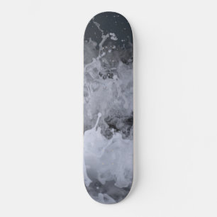 Skateboard Vague océanique éclaboussure gros plan 2