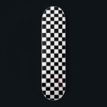 Skateboard Vérificateurs blancs et noirs et nom ou texte<br><div class="desc">Déposez-vous avec ce damier noir et blanc diamant imprimé skateboard. Complétez avec votre nom ou votre texte dans votre choix de couleurs rouge,  bleu,  rose,  jaune et violet. Ces dames ne sont pas faites même de tailles carrés.</div>