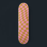 Skateboard Vérifier Pink Mustard À damiers Motif Checkerboard<br><div class="desc">à damiers Motif - tableau de bord rose et moutarde tordu / ondulé / déformé.</div>